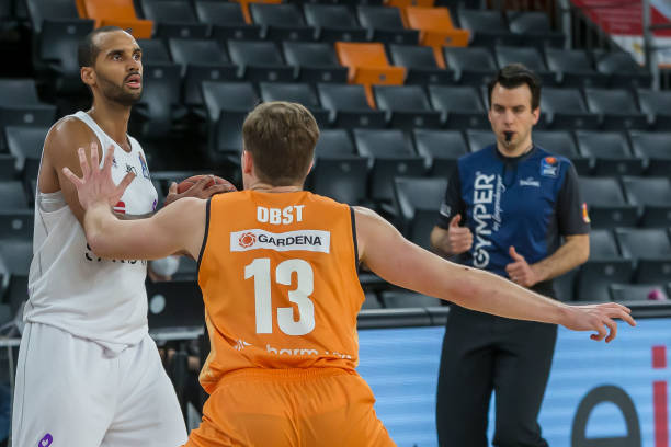 心球员的出 心球员的出